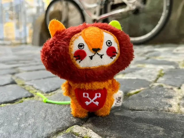 Mini-Löwe „Regi“ mit Stadtwappen Regensburg | 9 × 10 cm