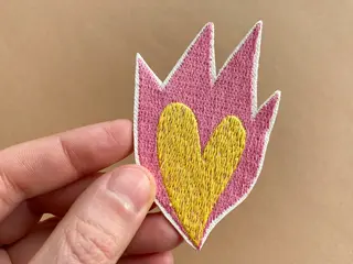 patch-flammenherz-rosa-gelb