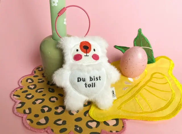 Kuschelbär „Luna“ mit Herz | 8 × 9 cm